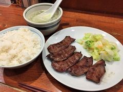 天然の塩をふって炭火で焼いたタン、独特の食感、肉厚でお口に入れればとろけていく絶品です。
