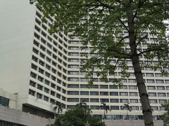 そして集合時間ギリギリに何とか集合場所の広州花園酒店に到着しました。
受付に行く前にホテル横の中国銀行に行ってATMから現金を降ろして一安心です。
流石に手持ちの人民元が20元位しかない状態でスタジアムには行きたくないです。そして帰りは深夜に戻るので現金は確保しておきたかったので普通にお金を下ろす時間もあってホッとしました。