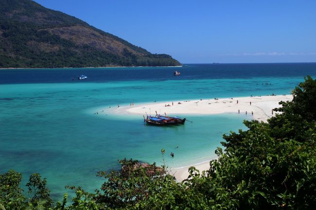 ☆Sundbar View from Mountain Resort @ Koh Lipe Thai<br /><br />ほんと今日もいい天気です。<br />リペ島の２月はベストシーズンの中のベスト。<br />だいたいモルディブと同じようなシーズナリティです。