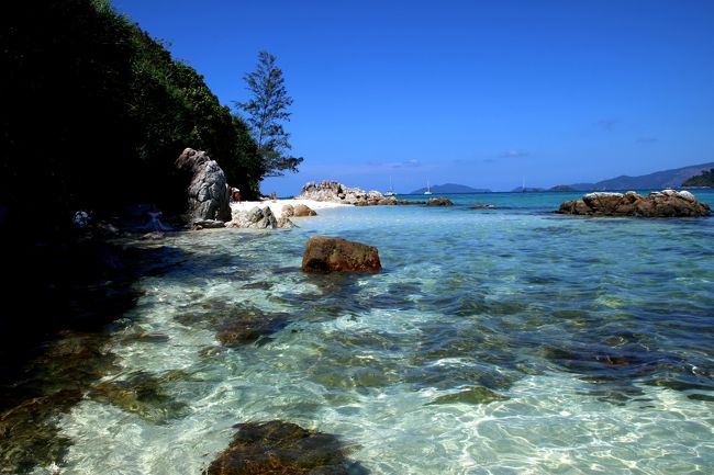 ☆Mountain Resort Beach View @ Koh Lipe Thai<br /><br />せっかくプライベート状のビーチがあるんだから<br />レストラン棟から満潮でもビーチに降りられる階段を作ってくれればと<br />思うのですが・・・(－－〆)。