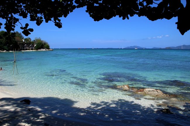 ☆Lame Hin Beach View @ Koh Lipe Thai<br /><br />今季、旧・Cozy Coveから名前が変わったAdang Sea Eco Villageからの眺め。<br />名前は変わったけどオーナーが同じかどうかは不明。<br />ま、普通はオーナーが同じで大きな改装でもしない限り<br />わざわざ名前は変えないと思うけど・・・・