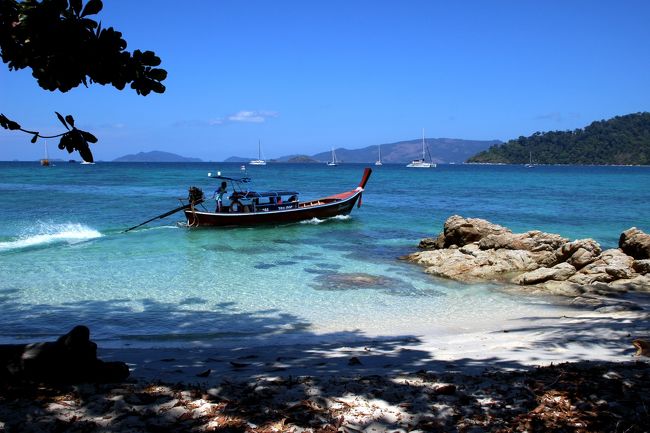 ☆Sunset Beach View @ Koh Lipe Thai<br /><br />この岩場の丘側にはタイ王室のシリントーン王女の別荘があります。