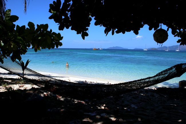 ☆Sunset Beach View @ Koh Lipe Thai<br /><br />滞在に余裕のある人ならこんなハンモックで<br />日長一日のんびりするのも最高の贅沢だと思います。<br />でもFisheries Deptに公衆トイレはないので<br />特に大は厳しいかな(^^;)。