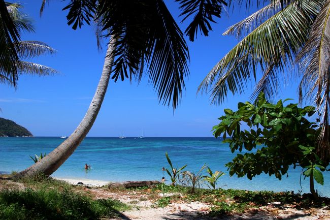 ☆Sunset Beach View @ Koh Lipe Thai<br /><br />Sunset 時になると何処からとはなく人がたくさん集まりますが<br />日中はいたって静かです。