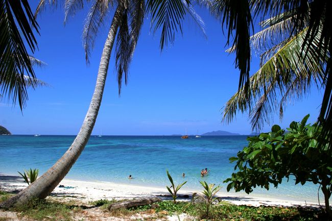 ☆Sunset Beach View @ Koh Lipe Thai<br /><br />昨日は晴天ながらわずかに雲がありましたが<br />今日はまさに雲一つないスカッ晴れ！