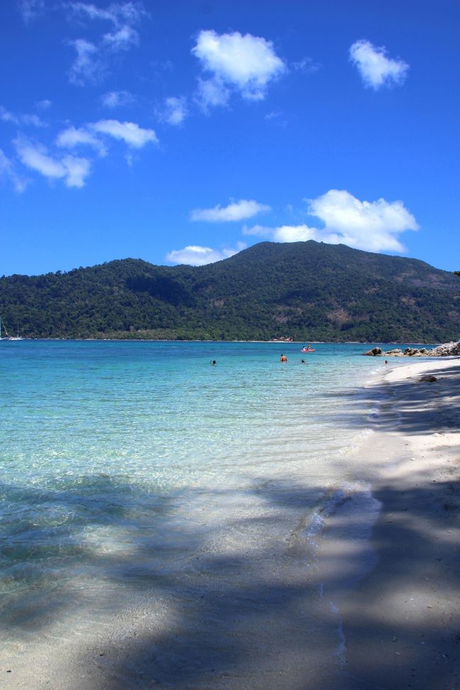 ☆Sunset Beach View @ Koh Lipe Thai<br /><br />日陰が多いと写真的にはイマイチ。<br />何事もほどほどが宜しいようで・・・・