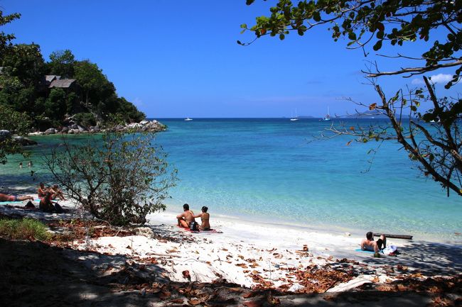 ☆Sunset Beach View @ Koh Lipe Thai<br /><br />もし、Porn Resortがこの土地を誰かに譲渡したなら<br />もう５年も経つのだから新しい施設が建ってもいいわけで<br />空地のまま放置されていると言うことは<br />その後の利用が決まっていないのでしょう。