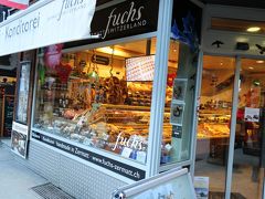 フクスベーカリー(Fuchs Bakery)。
バーンホフ通りの美味しそうなパン屋を見つけました。