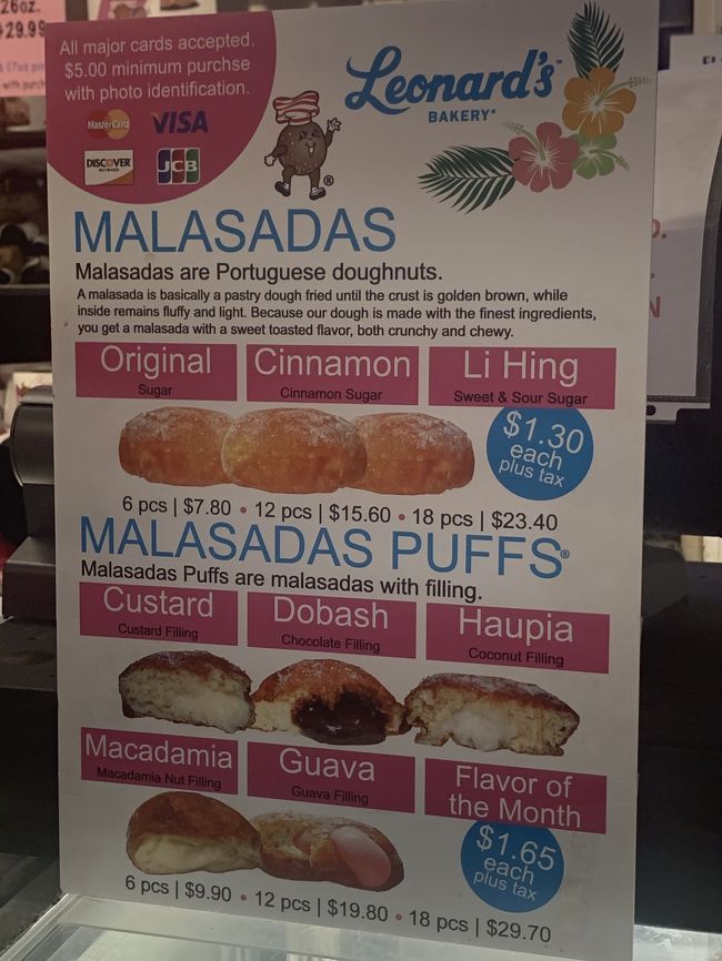 店の外まで続く注文待ちの列。<br />せっかくだからと6個ほど購入。