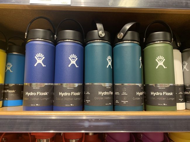 ワイキキに戻ってから、ホールフーズへ。<br />悩んでた、ハイドロフラスクはこちらを購入。