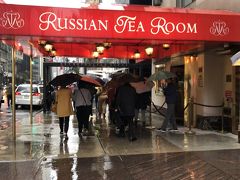 カーネギーホールの横にはGGロケ地、レストラン RUSSIAN TEA ROOM