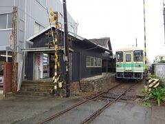 【その５】からのつづき

紀州鉄道に乗って終点の西御坊駅へ。
かつてさらに700m先にあった日高川という駅までの廃線跡をたどり、再び西御坊駅に戻ってきた。