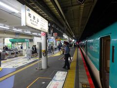 行きは鈍行で１時間かかったところを、特急電車は約40分で和歌山駅に着いた。
指定席車には、和歌山駅から大量の乗車があった。
そう言えば、昨年夏これに乗ったときもそうだったなあ。