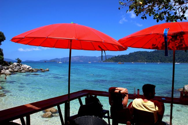 ☆Sunset Beach View @ Koh Lipe Thai<br /><br />@Bay View Sunset - Bar and Restaurant。<br /><br />このビーチレストラン＆バーもオーナーの変遷があり<br />以前はKafair Hutで営業していましたが<br />その後何回か店替わりをしました。