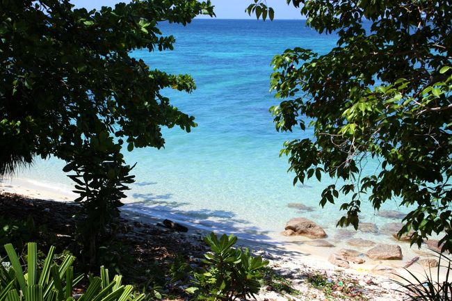 ☆Mia Luna Beach View @ Koh Lipe Thai<br /><br />誰もいない美しいMia Luna Beachに到着。