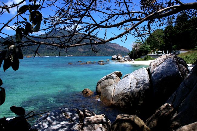 ☆Asara Resort View from Mia Luna Beach @ Koh Lipe Thai<br /><br />Mia Luna Beach東端の岩場に登ると<br />隣りのAsara　Resortが見えます。