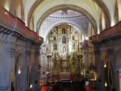 カテドラルとは直角の位置にあるラ・コンパ―ニア・デ・ヘスス教会です。こちらは内部の様子です。