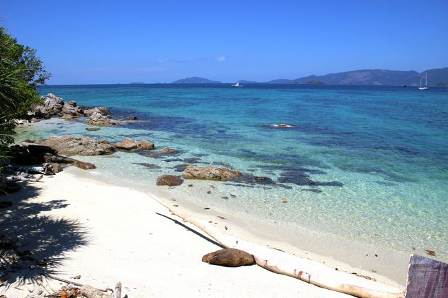 ☆Mia Luna Beach View @ Koh Lipe Thai<br /><br />陸側はゴミが散らかっていて汚いですが<br />ビーチは嘘のようにキレイです。