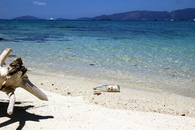 ☆Mia Luna Beach View @ Koh Lipe Thai<br /><br />今は無人のビーチですが<br />かつてバックパッカーとしてこのMia Lunaを訪れたことがあるゲストが<br />まれに訪れるようです。<br />３年前にはテントを張っているバックパッカーが一人いました。<br />現在、勝手に持参のテントを張れるのもこのビーチだけ。