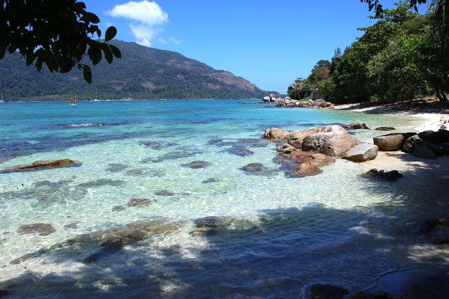 ☆Mia Luna Beach View @ Koh Lipe Thai<br /><br />ビーチの面していないホテルからしたら<br />喉から手が出る素晴らしいビーチだと思いますが<br />将来的にこのビーチはどうするのだろう？<br />