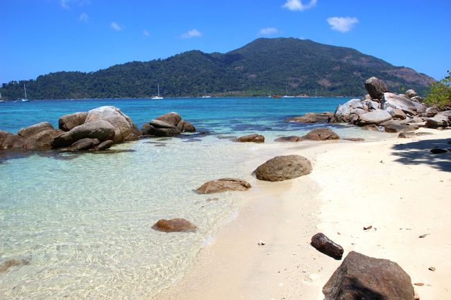 ☆Mia Luna Beach View @ Koh Lipe Thai<br /><br />対岸の大きな島はKoh Adang。