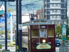 2019.10.14　出島
帰りは出島→浦上車庫なので、出島に先回りする必要がある。浜町で１６８号車の回送に追いつかれた。ヤバい。観光客にボランティアで案内しようとする高齢者が、ＩＣをうまく読み込めずに電車を降りて、慌てて運転手さんが呼び戻しに行き、「このくらいええやろ」「ダメです」のようなひと悶着があった。こちとら急いどるんじゃ。そして、先行列車に乗り換える市電ならではの芸当で、無事に出島に先回りができた。