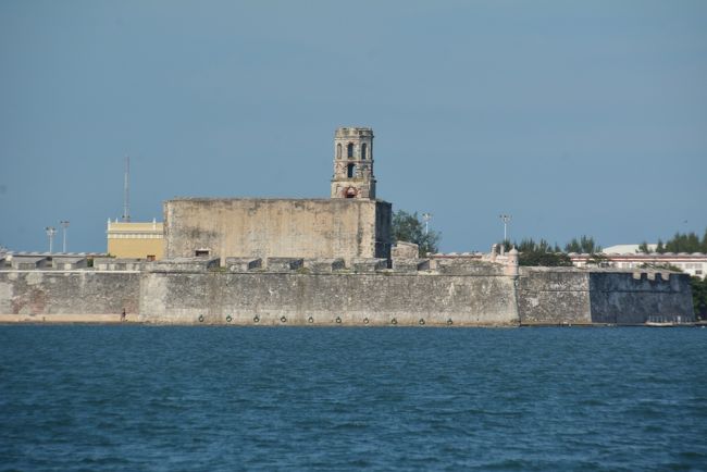 街を守るサンファンデウルア要塞です。