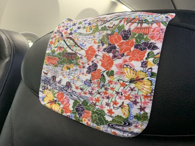 地元から夜行バスに乗って横浜駅YCATへ。<br />横浜駅から羽田空港国内線ターミナル第一へ。<br />こんなに早い時間の国内線は初めてです。