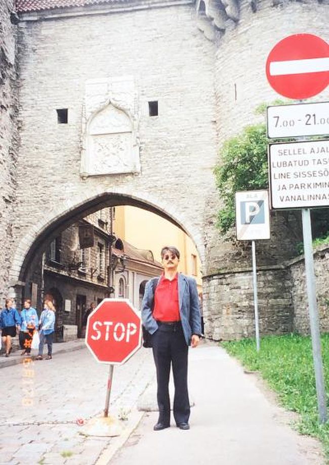 タリンのお城への道。