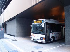 鴨川を渡り街中を進んで京都駅に到着、建物の外から写真を撮りました。
実際の京都駅はここから2分程度のところ、すぐ目の前です。
この建物はホテルで、ここから乗車するのはホテル利用の方が多いように見えました。