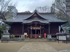 松本まで移動して駅から女鳥羽川沿いを歩くと
四柱神社に着きます。