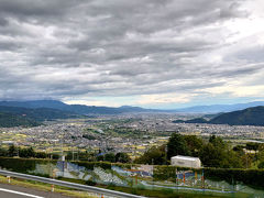 姨捨ＳＡの朝の風景。確かに一望できて美しいですね♪