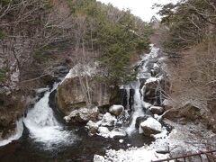 冬のひょうひょうとした竜頭の滝