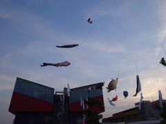 お寺さんの夜は早いので
大阪の夜は海遊館で過ごします