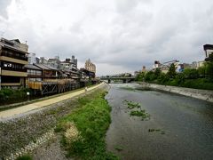 【鴨川！】

うっおぉ...

これがあの「京都　鴨川」かぁ....

PS)
関東の人には「鴨川シーワールド（千葉）」の方が有名ではあるが...それとは全然違うので注意...笑