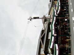 【祇園商店街】

ここが八坂神社の真ん前の道、祇園商店街。