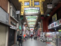 ☆尼崎中央商店街☆

ここが阪神タイガースの開幕がはじまるとすぐにマジックを掲げる商店街です。11月で今年は終了したので、マジック表示はないですね。

日本一祈願とあります。