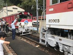 アプトいちしろ駅。
アプト式機関車の連結作業。最後部に連結。