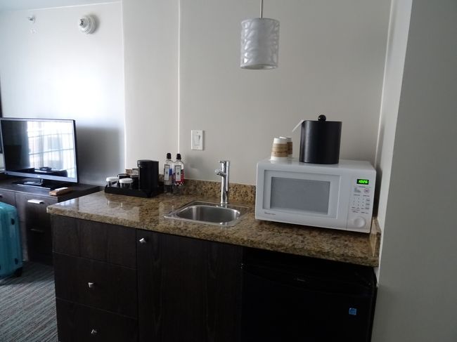 ミニキッチンもありますが、調理器具は一切ありません。包丁とお皿ぐらいは用意してほしいですね。