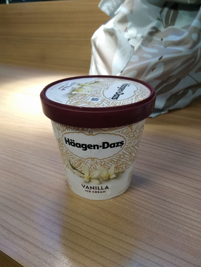 フードランドに来た目的はこちら。<br />会員で買い物するとポイントがたまって、一定のポイントに達するとリワードとしてその週の商品が無料でもらえます。引き換え期限が今週中だったので、この時期に旅行して捨てずに済みました。また、今週の商品がハーゲンダッツでラッキー。二人で半分づつ食べました。