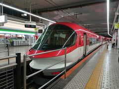 近鉄奈良駅から京都駅へやってきました。30分ちょっとの旅ですね。
乗ったのは伊勢志摩ライナーです。
(写真は京都駅)