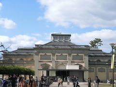 奈良県立美術館に到着。
本日のメインは、令和初の「正倉院展」