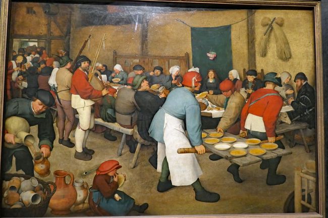 ピーター・ブリューゲル(Pieter Brueghel, 1564-1638)の「農民の婚宴、The Peasant Wedding, 1568」です。婚礼祝宴のスナップショットのような絵です。緑幕の前に座っているのが花嫁で、花婿はフランドル地方の風習では祝宴に参加しなかったそうでこの絵に描かれてはいません。