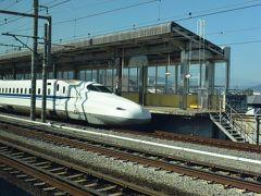 東京から新幹線こだまで約1時間、新富士駅に到着。