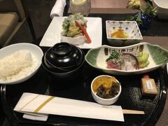 出発前にレストランhで夕食。限定メニューの富山県産ポーク生姜焼きにありつけました。

メインの生姜焼きのボリュームがあまりに慎み深かったのはご愛嬌。
