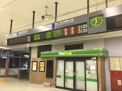 23:30　木更津
雨風の中を、あえて台風方向に走る電車、乗客はほぼ自分一人。
そして、一旦木更津駅で改札を出ます。日付が変わると、青春18きっぷが失効すると思ったからです。