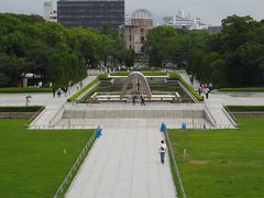 広島平和記念資料館を見ました。
前年の2017年にリニューアルがされ、より客観的な資料が優先して展示されるようになったそうです。
感想は、私が原爆をどう判断しようとも、世界の歴史は既に原爆の存在を認めたうえで積み重ねられており、例えば大国同士の全面戦争が今のところなくなったことは事実です。
それでも平和を願うことは無意味ではなく、戦争を忌避する国民が増えればそれだけ国家が戦争をする可能性も少なくなり、いずれは小規模な戦争も起きにくくなるかもしれない、といったものです。