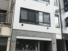 いいゲストハウスに泊まった
駅前のakicafe inn
一階はカフェとリビング
台湾出身の受付の女子感じいいね
ゲストの半分は欧米人、やっぱり広島