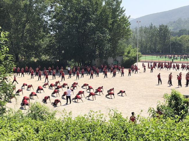 少林寺内のグラウンドでの合宿みたいです　中学生ぐらいでした
