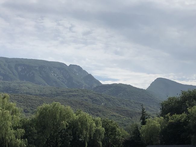こんな風景映画で観た様な気がします　きっと気がするだけでしょうが　少林寺の周りの風景は何処をみても観た様な…気になります
